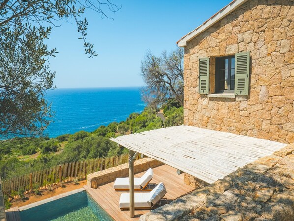 Outdoor pool - Villa Ondina (Cargèse)