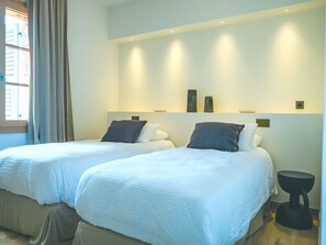 4 chambres, bureau, fer et planche à repasser, accès au Wi-Fi (inclus)