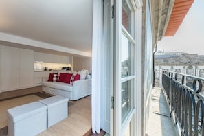 Apartment (Two-Bedroom Superior Apartment) | Balcony