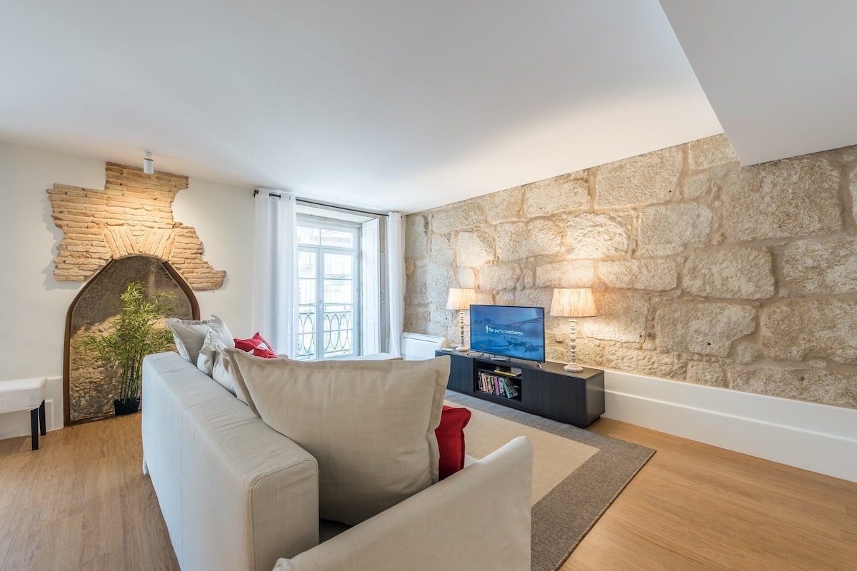 Apartment (Two-Bedroom Superior Apartment) | Fireplace
