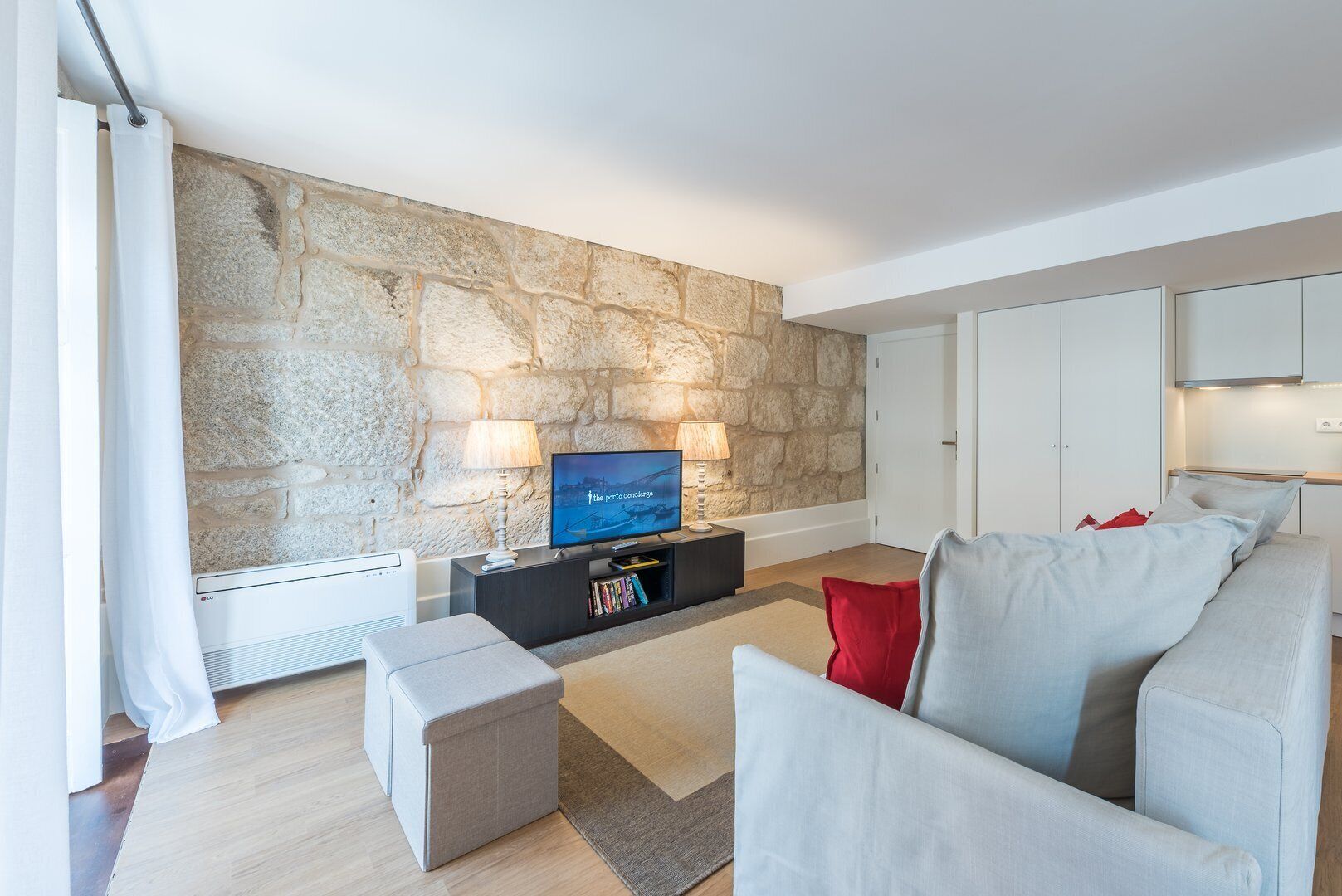 Appartement (Two-Bedroom Superior Apartment) | Cheminée