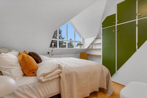 8 bedrooms, iron/ironing board, WiFi, bed sheets - Bright & Spacious Stay for Families and Friends (Reykjavík)