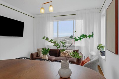 Bright & Spacious Stay for Families and Friends