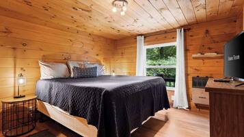 3 bedrooms, desk, iron/ironing board, travel cot