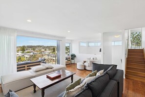 TV, video games - B by the SEA - by Coast Hosting (North Avoca)