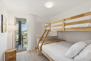 6 bedrooms, iron/ironing board, WiFi, bed sheets