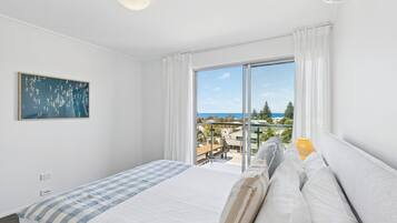 6 bedrooms, iron/ironing board, WiFi, bed sheets