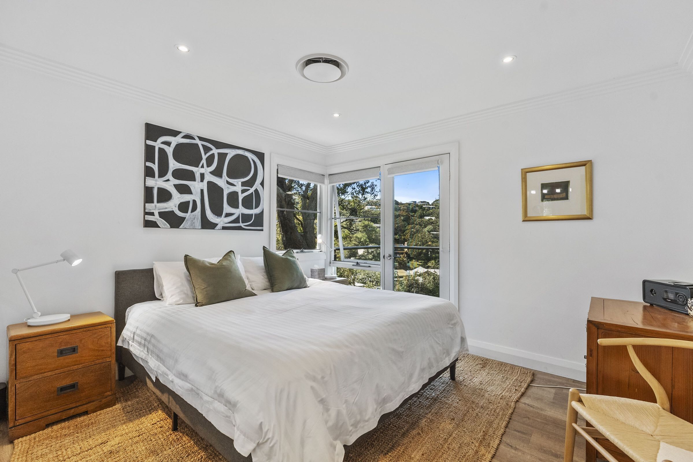 4 bedrooms, desk, iron/ironing board, WiFi