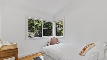 4 Schlafzimmer, Schreibtisch, Bügeleisen/Bügelbrett, WLAN