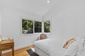 4 habitaciones, escritorio, tabla de planchar con plancha y wifi 