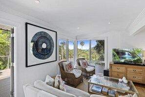 Een televisie en een kantoor