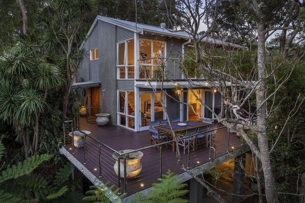 Outdoor dining - Paraiso Del Mar - by Coast Hosting (Copacabana)