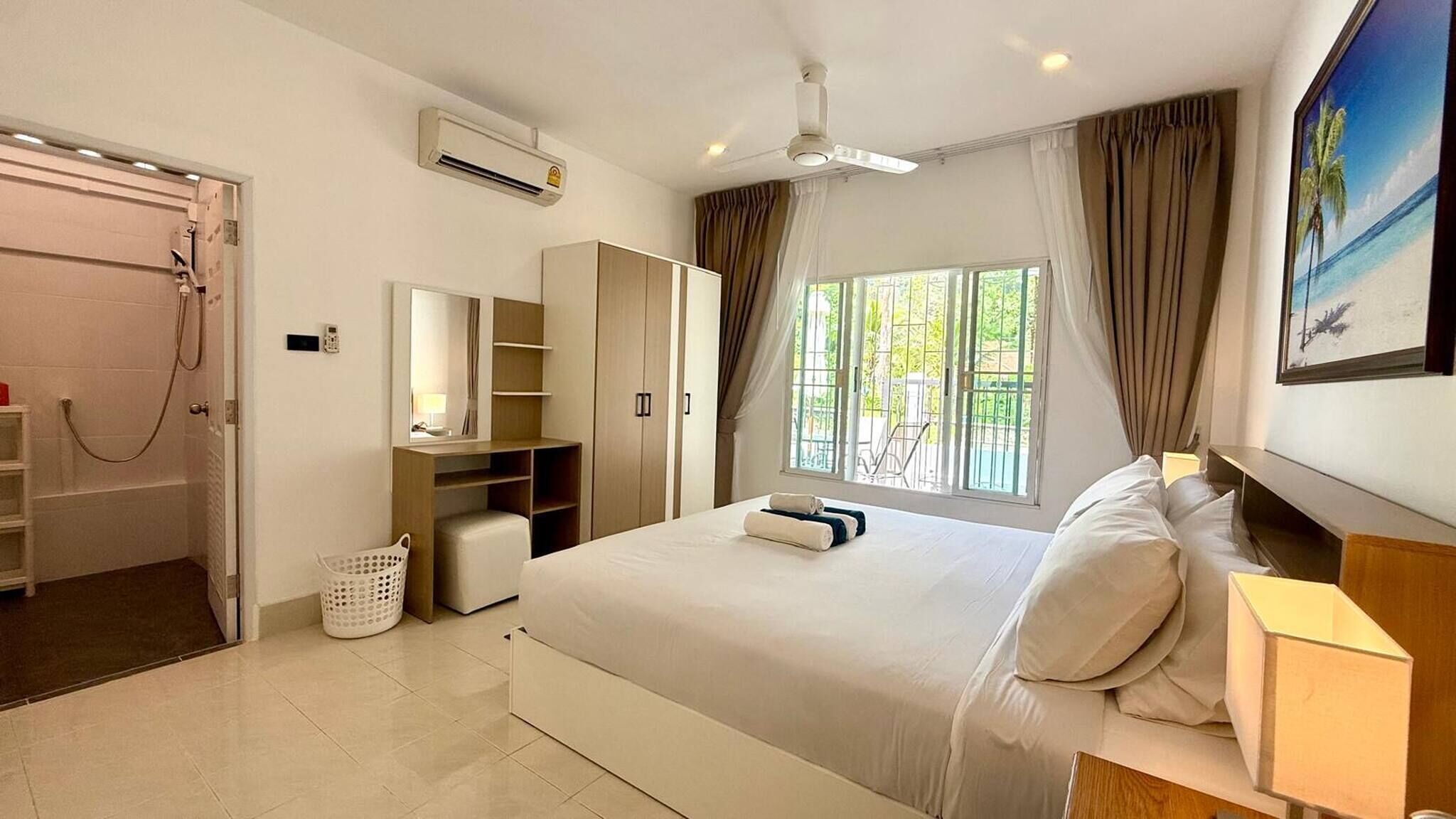 2 bedrooms, iron/ironing board, internet, bed sheets