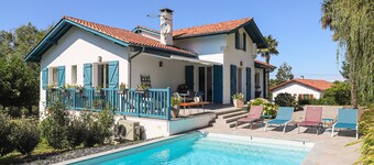 Guest Room 'Txori Etxea - Orange Room' with Pool, Terrace, Breakfast