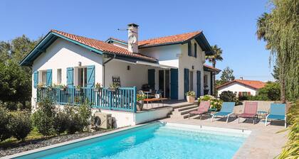 Gästezimmer 'Txori Etxea - Chambre Orange' mit Pool, Terrasse, Frühstück