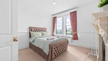 Bureau, fer et planche à repasser, lit parapluie, Wi-Fi gratuit