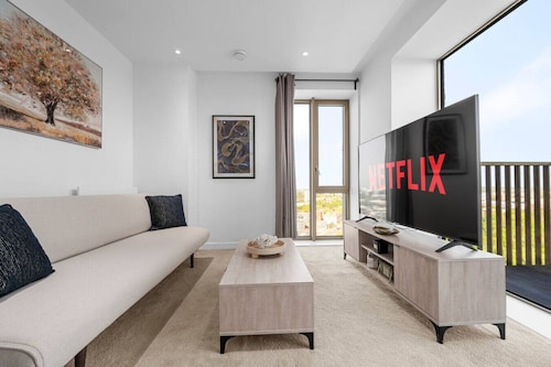 Luxurious Modern High Rise: Central Manchester