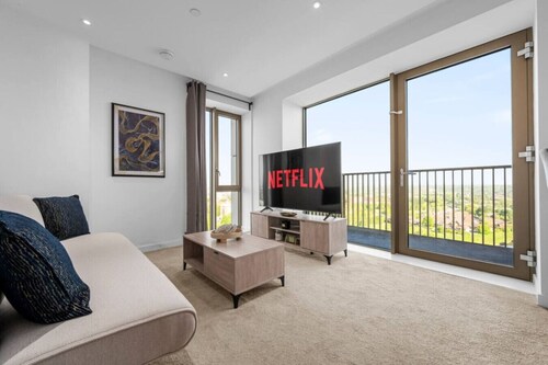 Luxurious Modern High Rise: Central Manchester