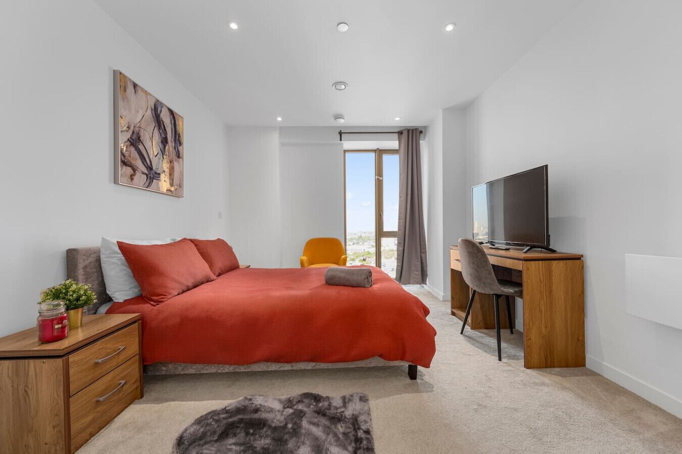 2 bedrooms, desk, iron/ironing board, travel cot