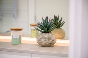 Unclassified image, 4 of 30, button - Luxurious Modern High Rise: Central Manchester (Greater Manchester)