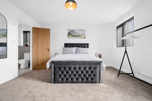 4 bedrooms, desk, iron/ironing board, travel cot - Stylish Four Bedroom Home (Worsley)