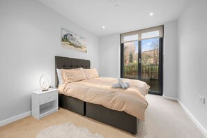 2 bedrooms, desk, iron/ironing board, travel crib