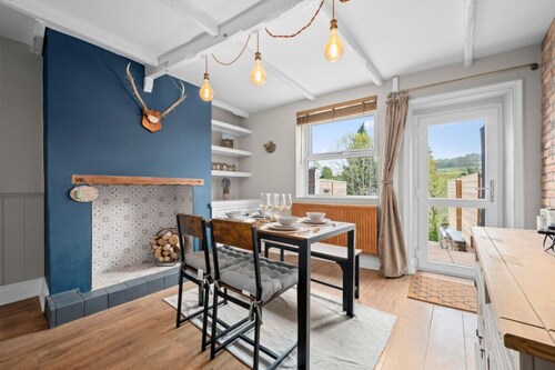 Luxury River Side Getaway: Peak District