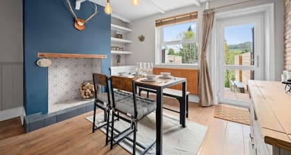 Luxury River Side Getaway: Peak District