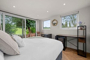 3 bedrooms, desk, iron/ironing board, travel cot