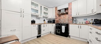 Luxury River Side Getaway: Peak District