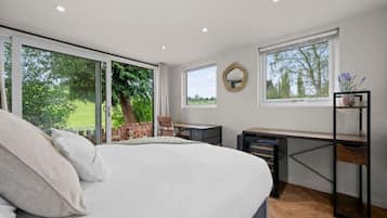 3 soveværelser, skrivebord, strygejern/strygebræt, weekendseng