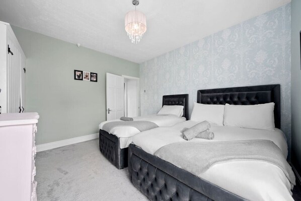 3 bedrooms, desk, iron/ironing board, travel cot