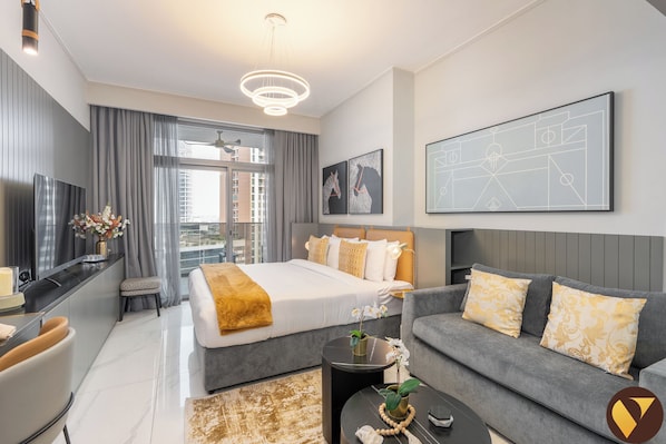 Apartamento superluxo, sacada, vista para a piscina | Ferros/tábuas de passar roupa, berços (sobretaxa), Wi-Fi de cortesia
