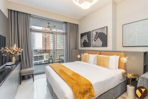 Appartement luxueux, balcon, vue sur la piscine | Draps en coton égyptien, literie de qualité, coffre-fort, décor unique