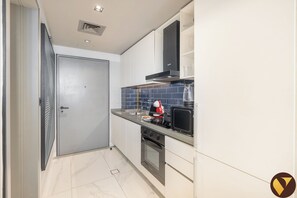 奢华公寓, 阳台, 泳池景观 | 熨斗/熨衣板、婴儿床、免费 WiFi、床单