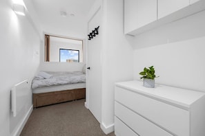 2 bedrooms, desk, iron/ironing board, travel cot