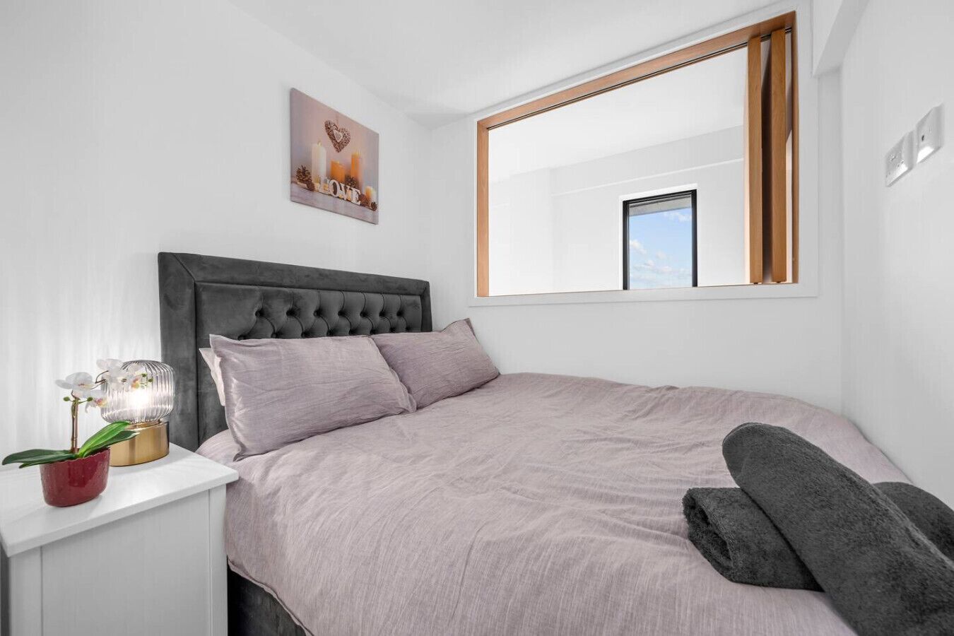 2 bedrooms, desk, iron/ironing board, travel crib