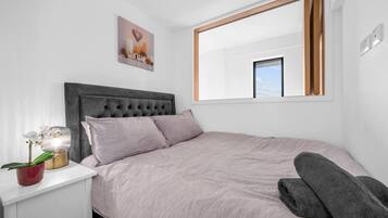 2 bedrooms, desk, iron/ironing board, travel crib