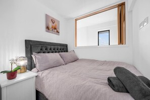 2 bedrooms, desk, iron/ironing board, travel crib