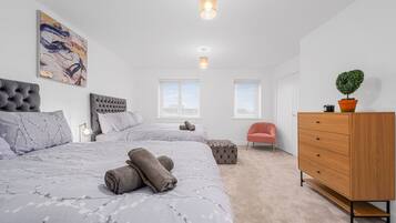 4 bedrooms, desk, iron/ironing board, travel cot