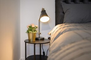 4 bedrooms, desk, iron/ironing board, travel cot