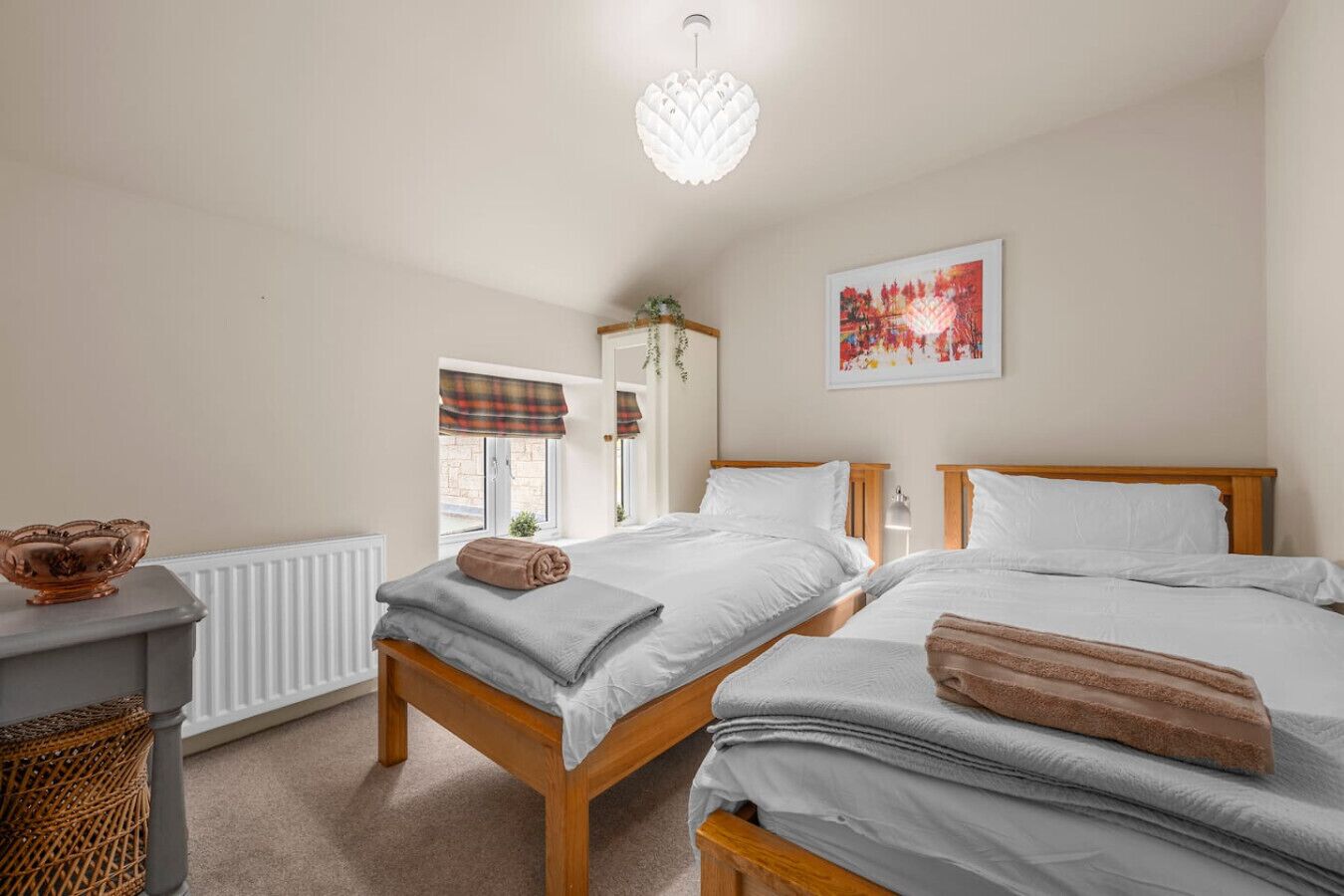 2 Schlafzimmer, Schreibtisch, Bügeleisen/Bügelbrett, Reisekinderbett