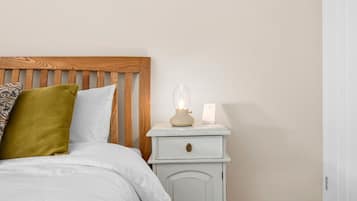 2 bedrooms, desk, iron/ironing board, travel cot