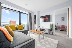 TV - Modern Apartment: Central Manchester (Greater Manchester)