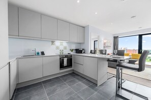 Fridge, microwave, oven, stovetop - Modern Apartment: Central Manchester (Greater Manchester)
