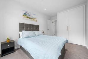 2 bedrooms, desk, iron/ironing board, travel crib