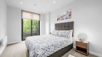 2 Schlafzimmer, Schreibtisch, Bügeleisen/Bügelbrett, Reisekinderbett