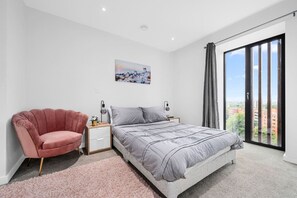 2 bedrooms, desk, iron/ironing board, travel cot