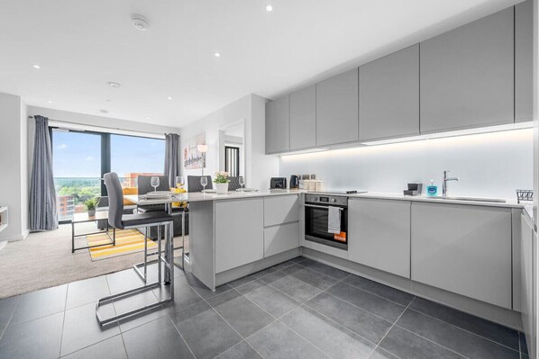 Fridge, microwave, oven, stovetop