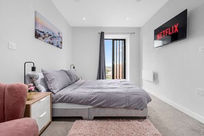 2 bedrooms, desk, iron/ironing board, travel crib